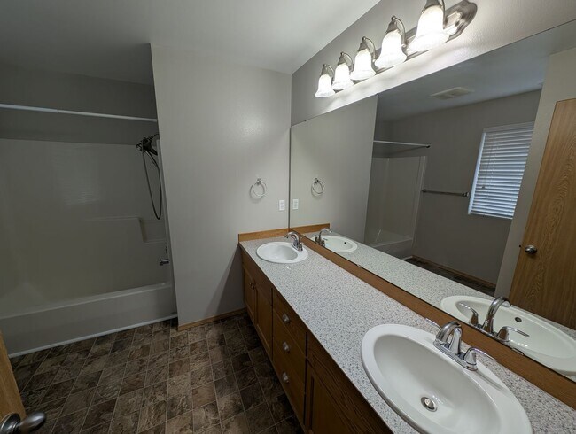 Building Photo - A Gardeners Oasis! 3 Bedroom Townhome for ...