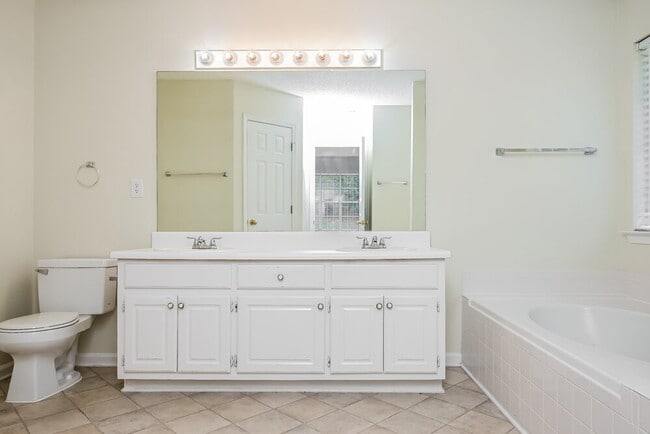 Building Photo - 816 Ravins Way