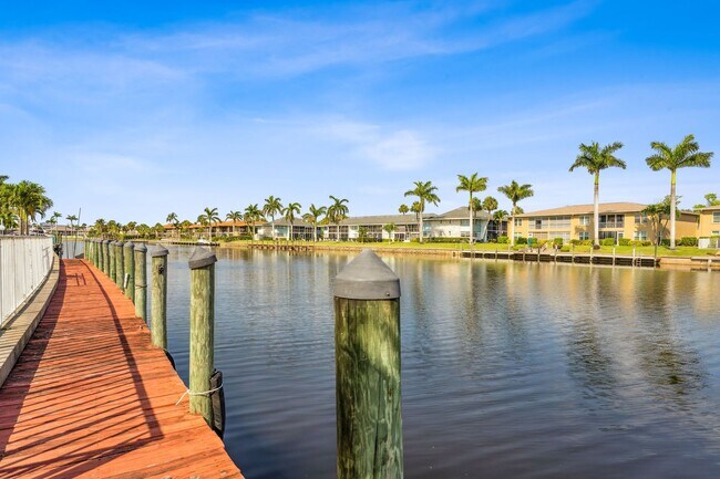 Building Photo - 2 Bed 2 Bath waterfront Condo