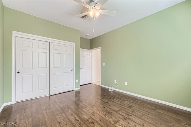 Building Photo - 2313 Fox Hills Dr