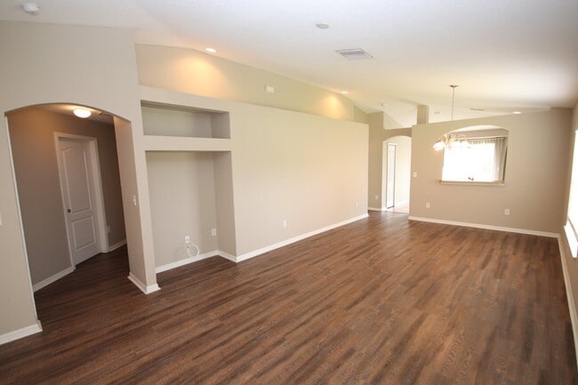 Building Photo - 3 bed, 2 bath, 2 car garage in Riverview
