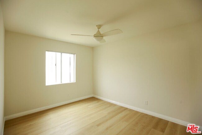Building Photo - 833 Orange Grove Ave