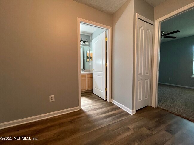 Building Photo - 6942 Nichols Creek Dr