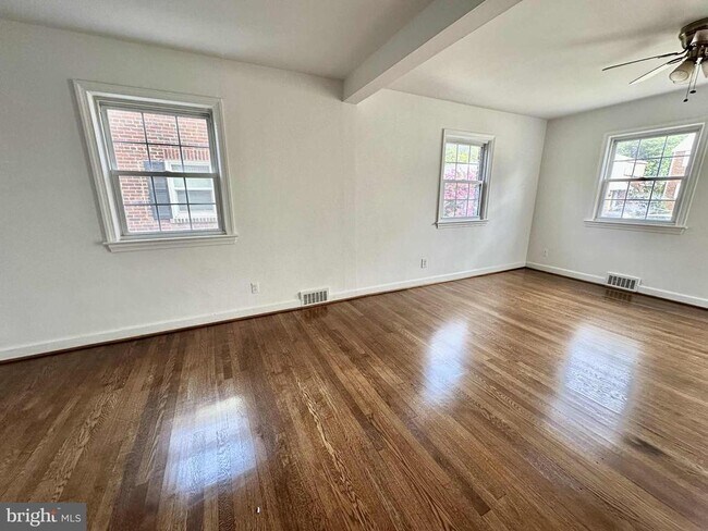 Building Photo - 3722 3rd St S