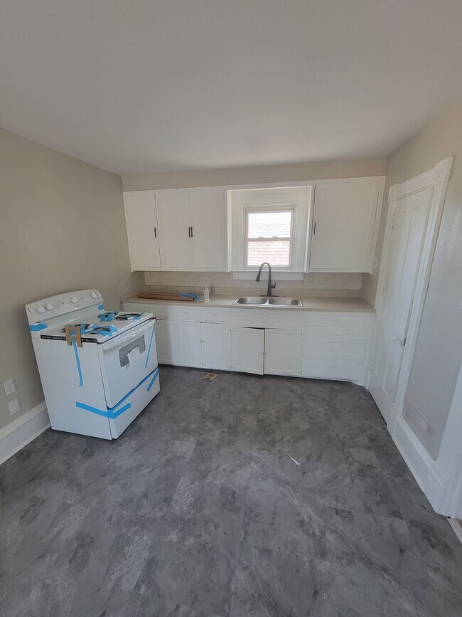 Building Photo - 516 2nd Ave S