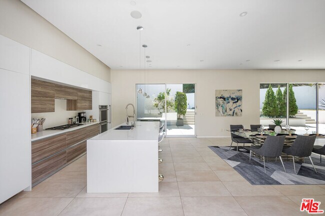 Building Photo - 3542 Knobhill Dr