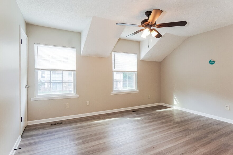 Building Photo - 904 Cedar Crest Dr