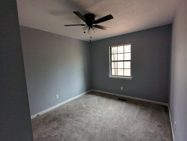 Building Photo - 1605 Wendy Cir