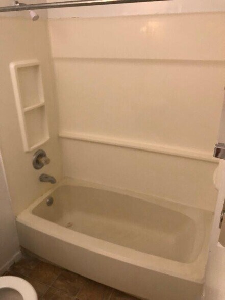 Building Photo - Franklin Township Three Bedroom Ranch