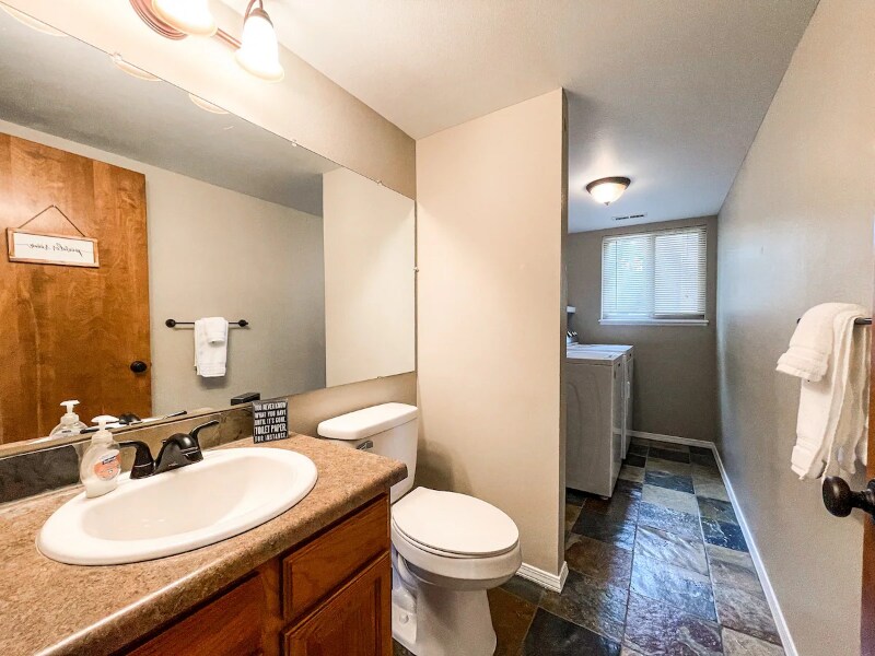 Building Photo - 15235 Diamondhead Ct