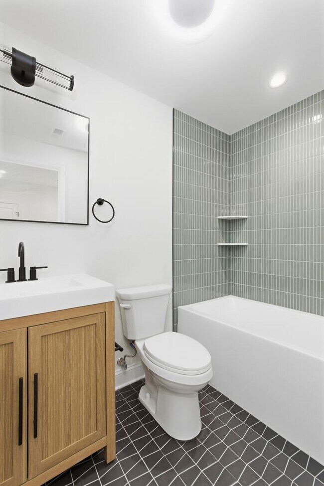 Building Photo - 2926 W Oxford St