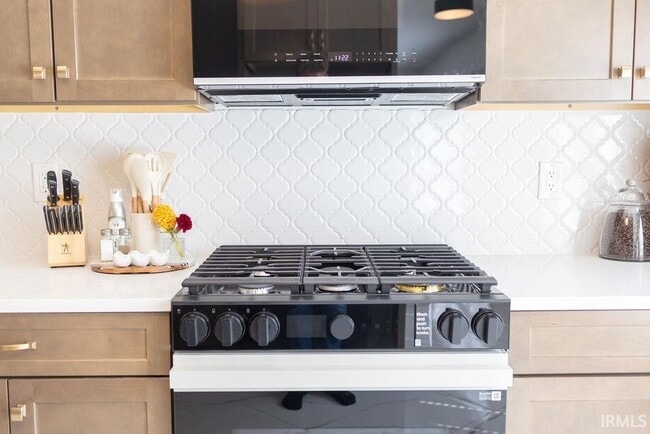 Building Photo - 1122 S Fess Ave