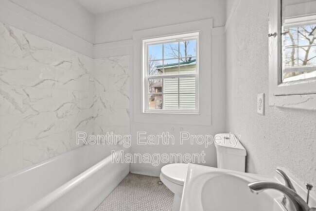 Building Photo - 2204 28th St N