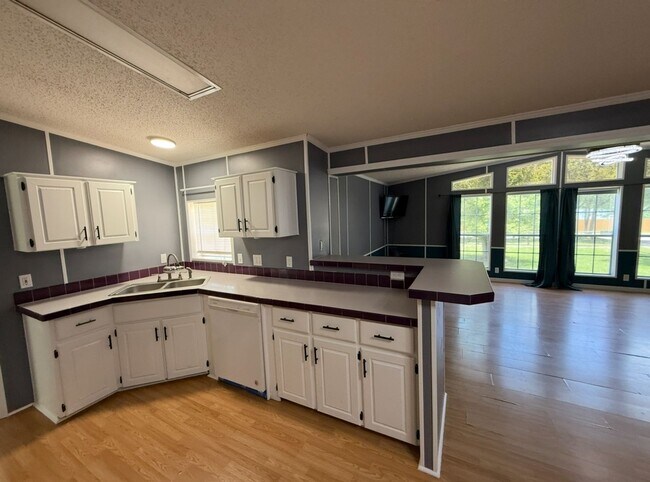 Building Photo - 3 Bedroom / 2 Bath House On An Acre