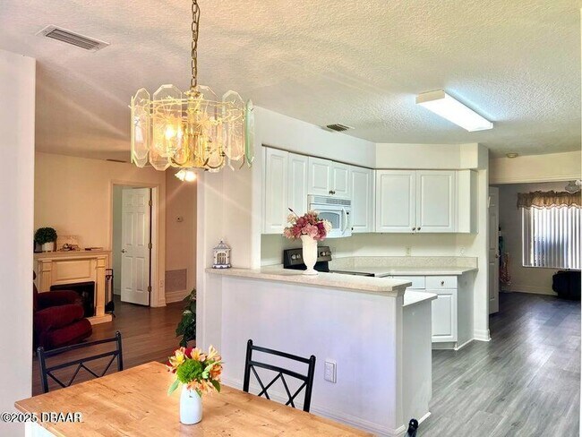 Building Photo - 129 Blue Heron Dr