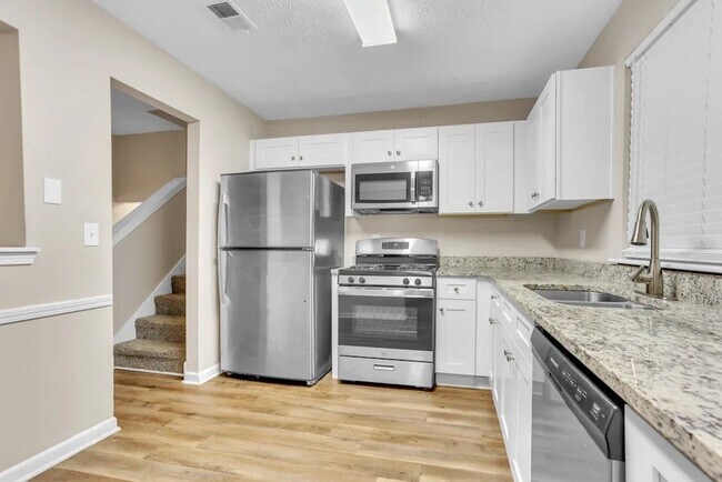 Building Photo - 3728 Adamsville Dr SW