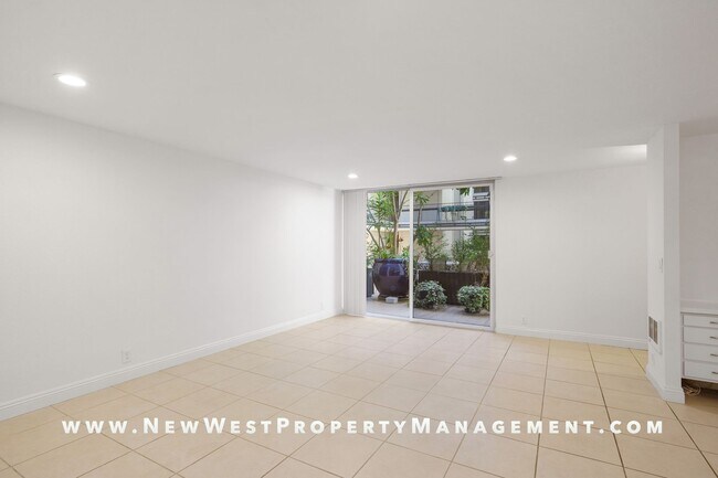 Building Photo - Expansive La Jolla Village 2 Bedroom at De...