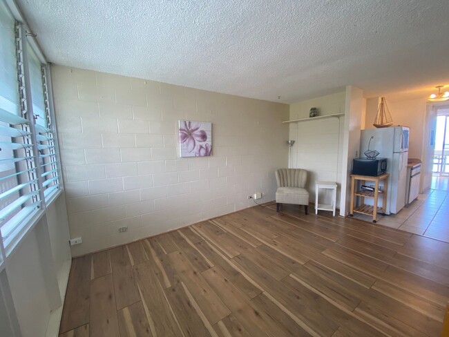 Building Photo - Makaha Beach Cabanas