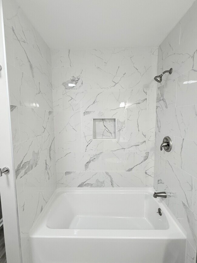 Building Photo - 620 Scott St