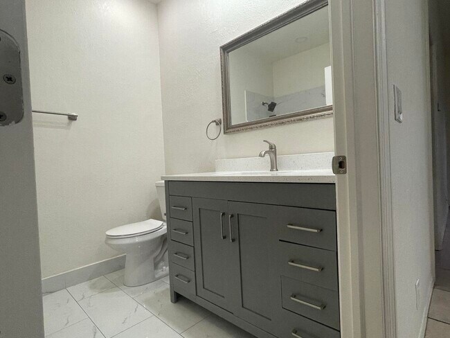 Building Photo - 1084 Crassula Ct