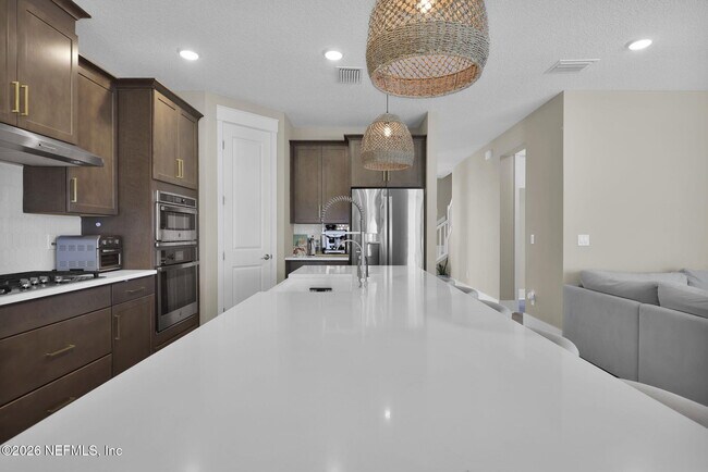 Building Photo - 202 Sutton Dr