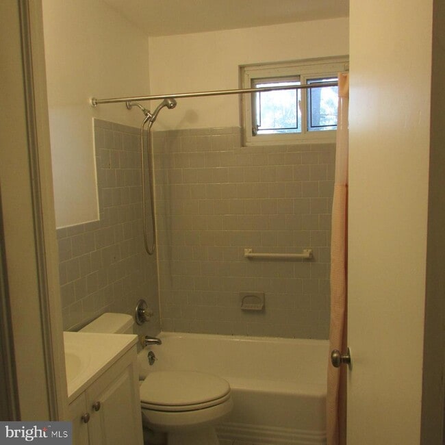 Building Photo - 2700 Sulgrave Ave