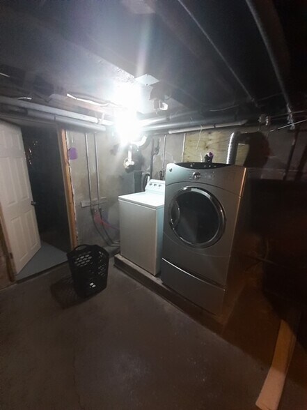 Building Photo - 409 17th Ave