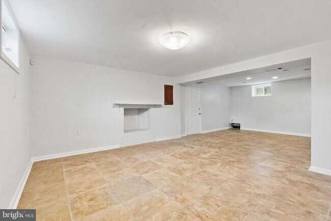 Building Photo - 3001 Fairhill Ct