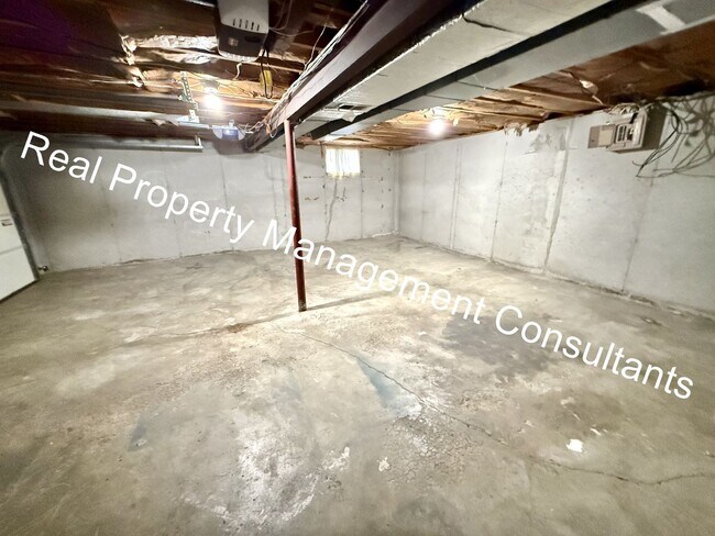 Building Photo - $600 Rent Credit on 3 Bedroom Split-Level ...