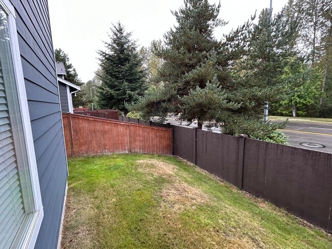 Building Photo - Beautiful 4 bd 2.5 bath w/ 2-car Garage Ho...