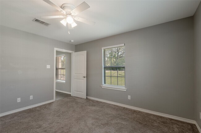 Building Photo - 100 Shorewood Dr