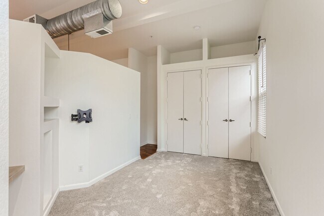 Building Photo - Bright & Spacious Studio in LoHi - Avail. ...