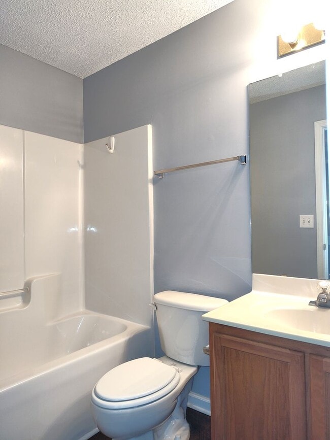 Building Photo - Pristine 2 Story townhome located in the Bennington Place Community!