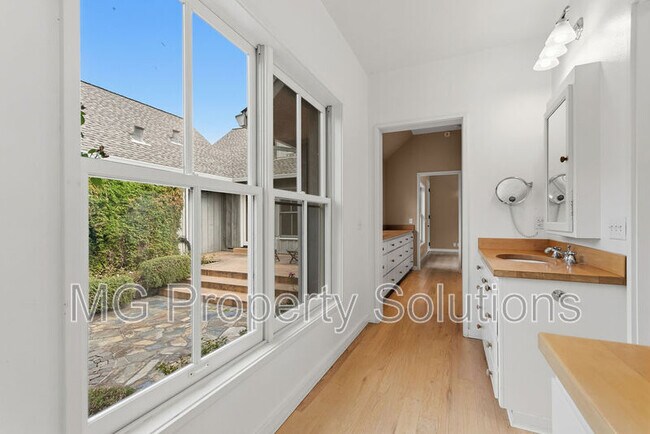 Building Photo - 5151 Nicasio Valley Rd