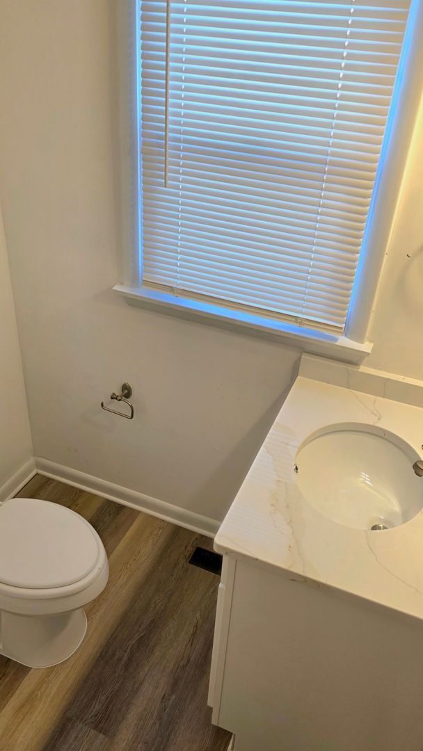 Building Photo - Charming First-Floor Apartment on Gorgeous Camden Ave!