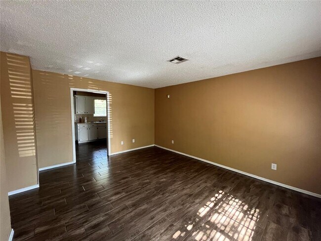 Building Photo - 829 Russell Cir