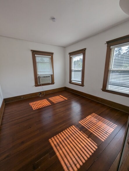 Building Photo - 11 Belmont St