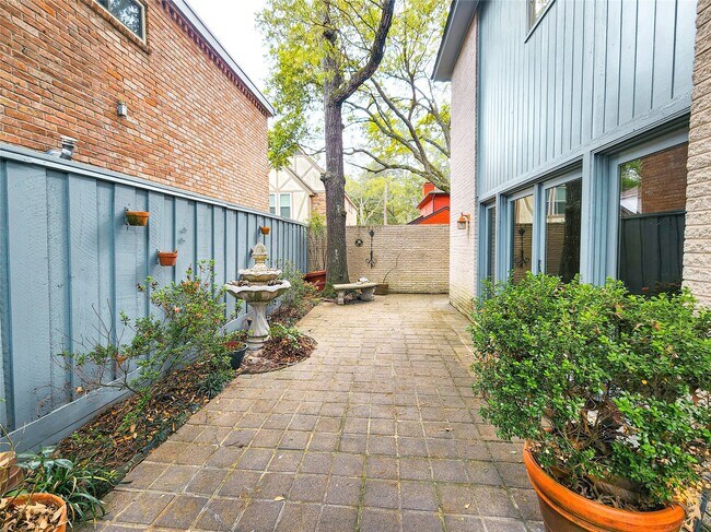 Building Photo - 12 Kings Row