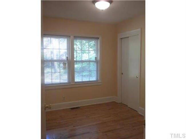 Building Photo - Spacious 4 Bed Close to Everything in Durham!