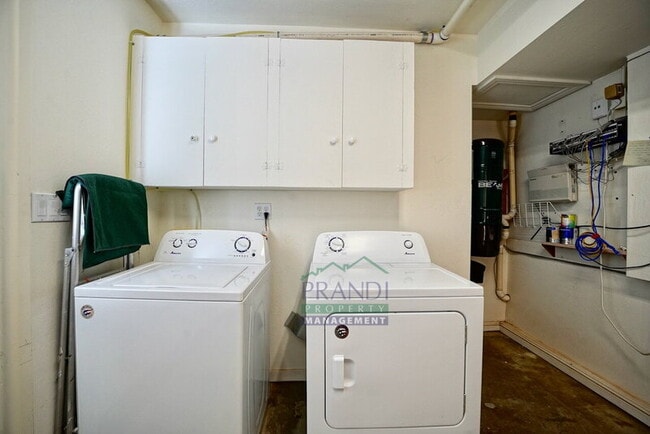 Building Photo - 521-523 C St