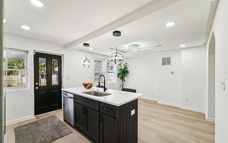 Building Photo - 917 Reverdy Rd