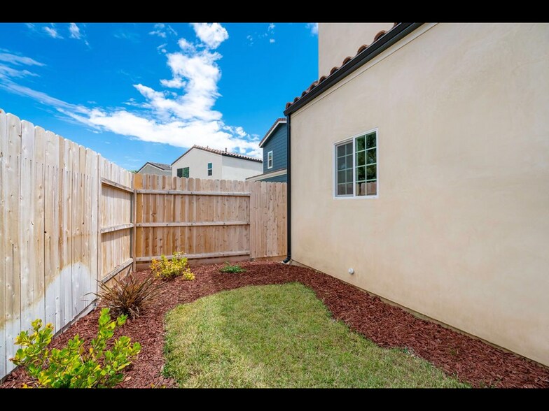 Building Photo - 271 Via Las Casitas