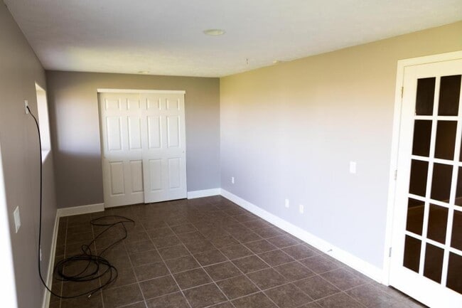 Building Photo - 14005 Kelly Dr