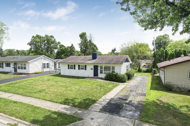 Building Photo - 3BR Ranch Home | Fenced Yard | Attached Garage | Reynoldsburg