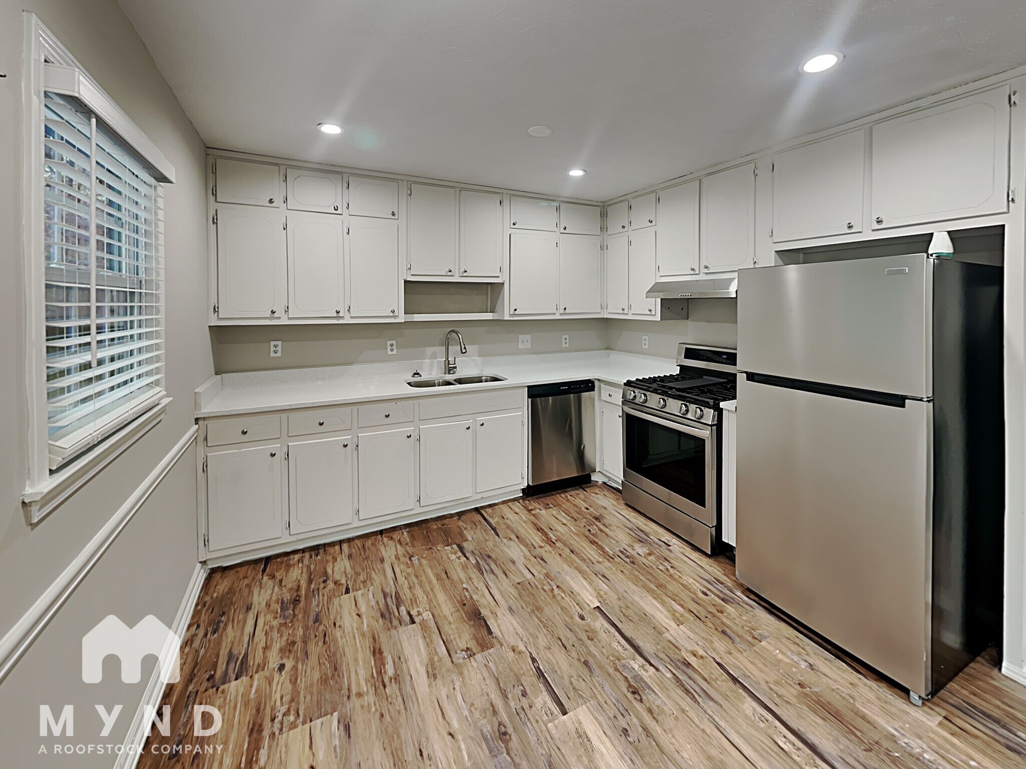 Building Photo - 1224 Classic Dr NE