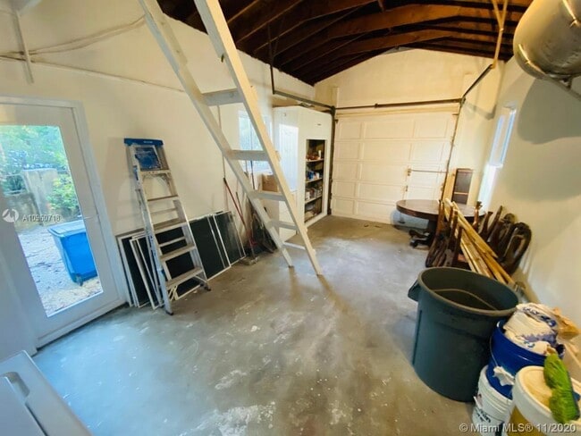 Building Photo - 800 Andalusia Ave