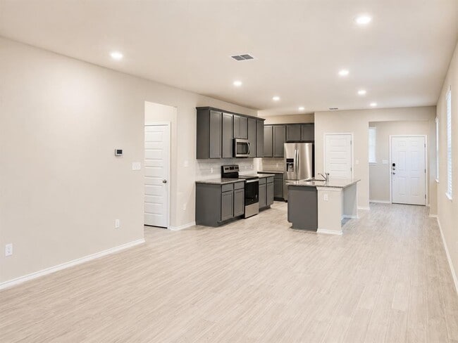 Building Photo - 2156 Griffith Dr