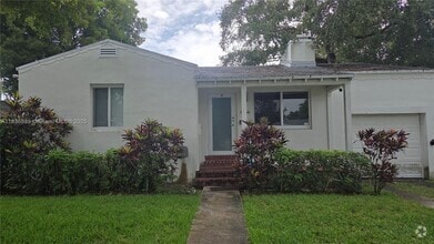 Building Photo - 2462 SW 20th St
