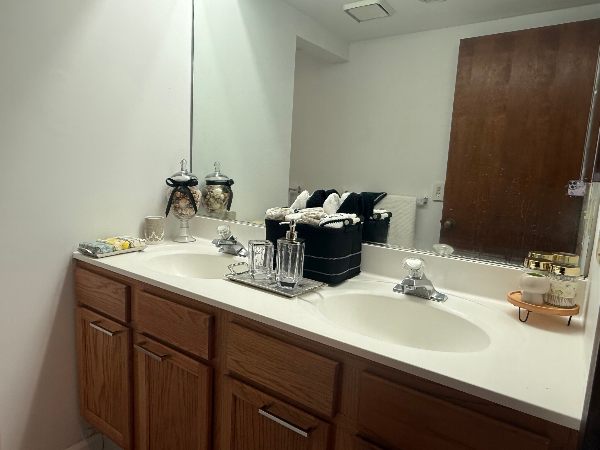 Building Photo - 1049 Danby Rd