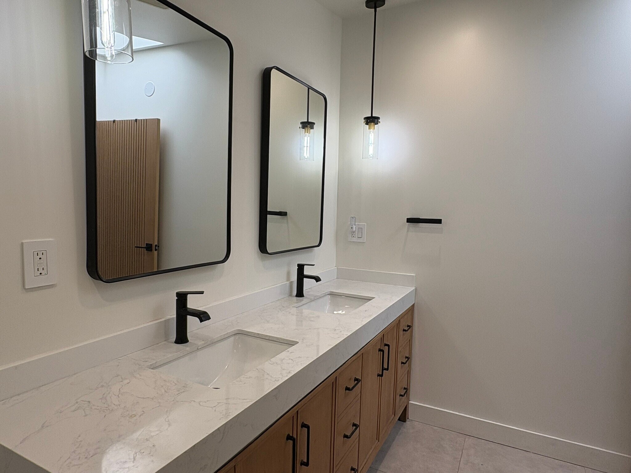 Building Photo - 4236 Ellenita Ave